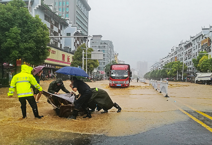 《戰(zhàn)山洪》